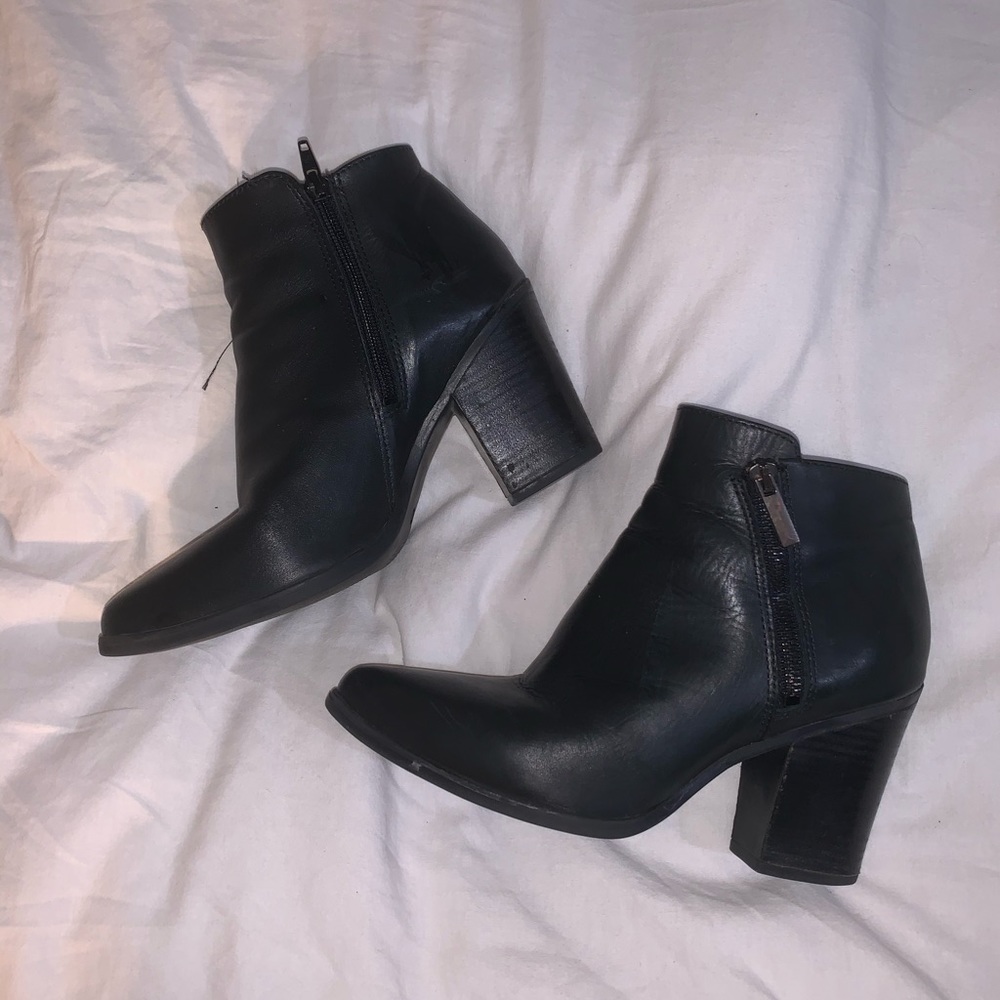 Steve Madden booties 👢